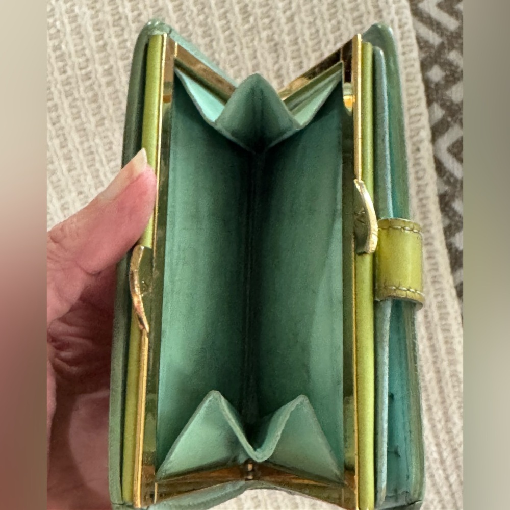 Authentic Louis Vuitton Vernis Wallet - Picture 8 of 10